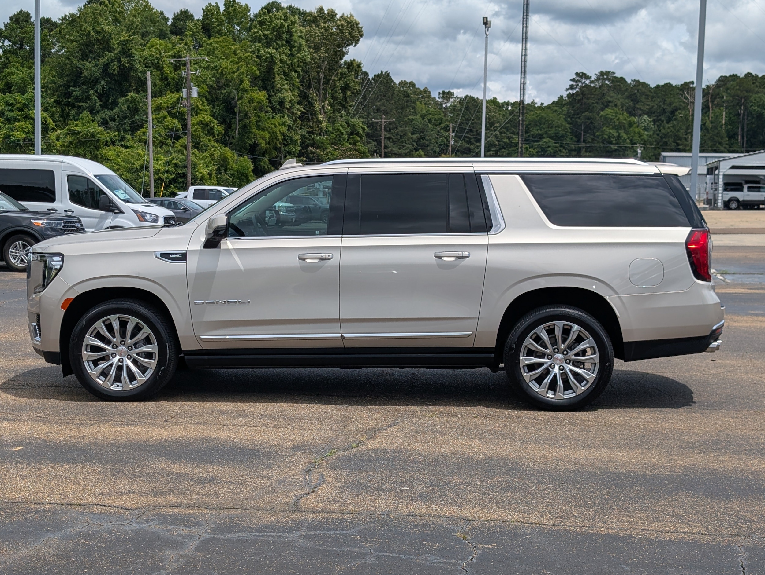 gmc yukon xl 2022 1GKS1JKL2NR280546 image gmc yukon xl 2022 1GKS1JKL2NR280546 image